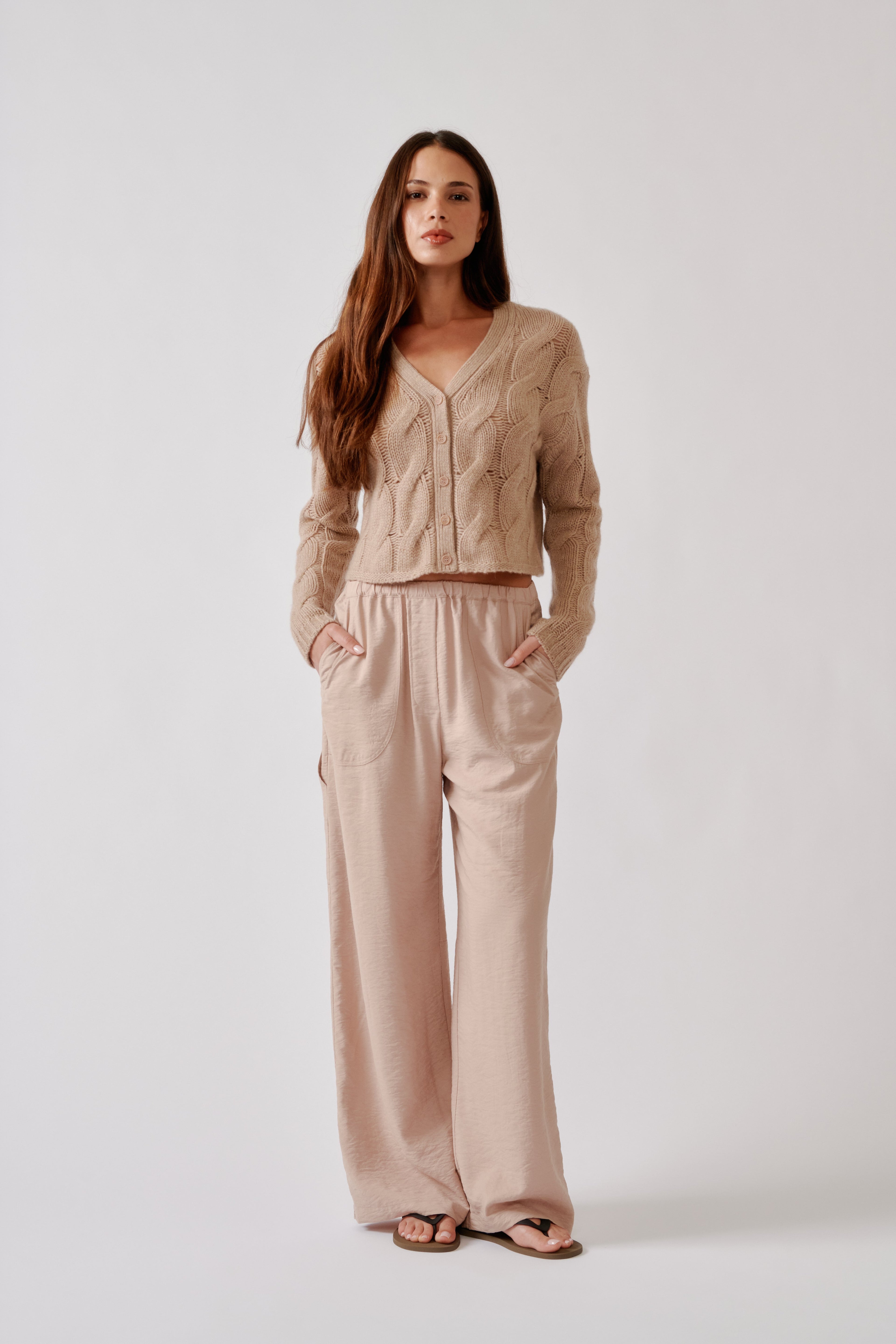 JOLIE V-NECK CROPPED CABLE CASHMERE  CARDIGAN | DUNE HEATHER