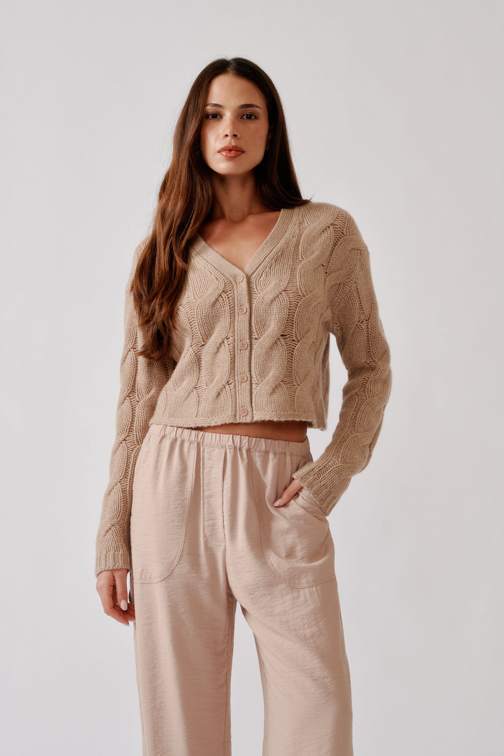 JOLIE V-NECK CROPPED CABLE CASHMERE  CARDIGAN | DUNE HEATHER