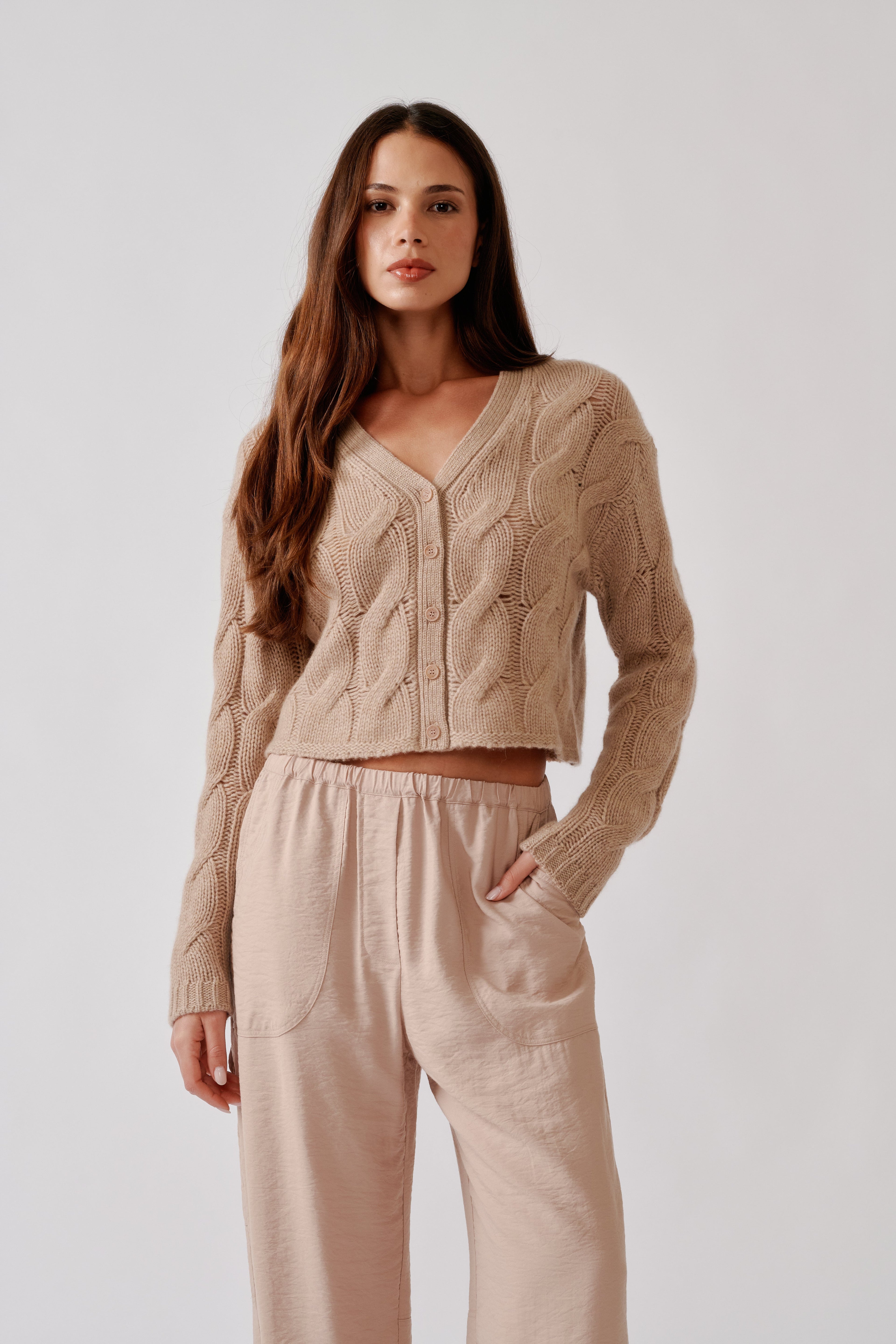 JOLIE V-NECK CROPPED CABLE CASHMERE  CARDIGAN | DUNE HEATHER