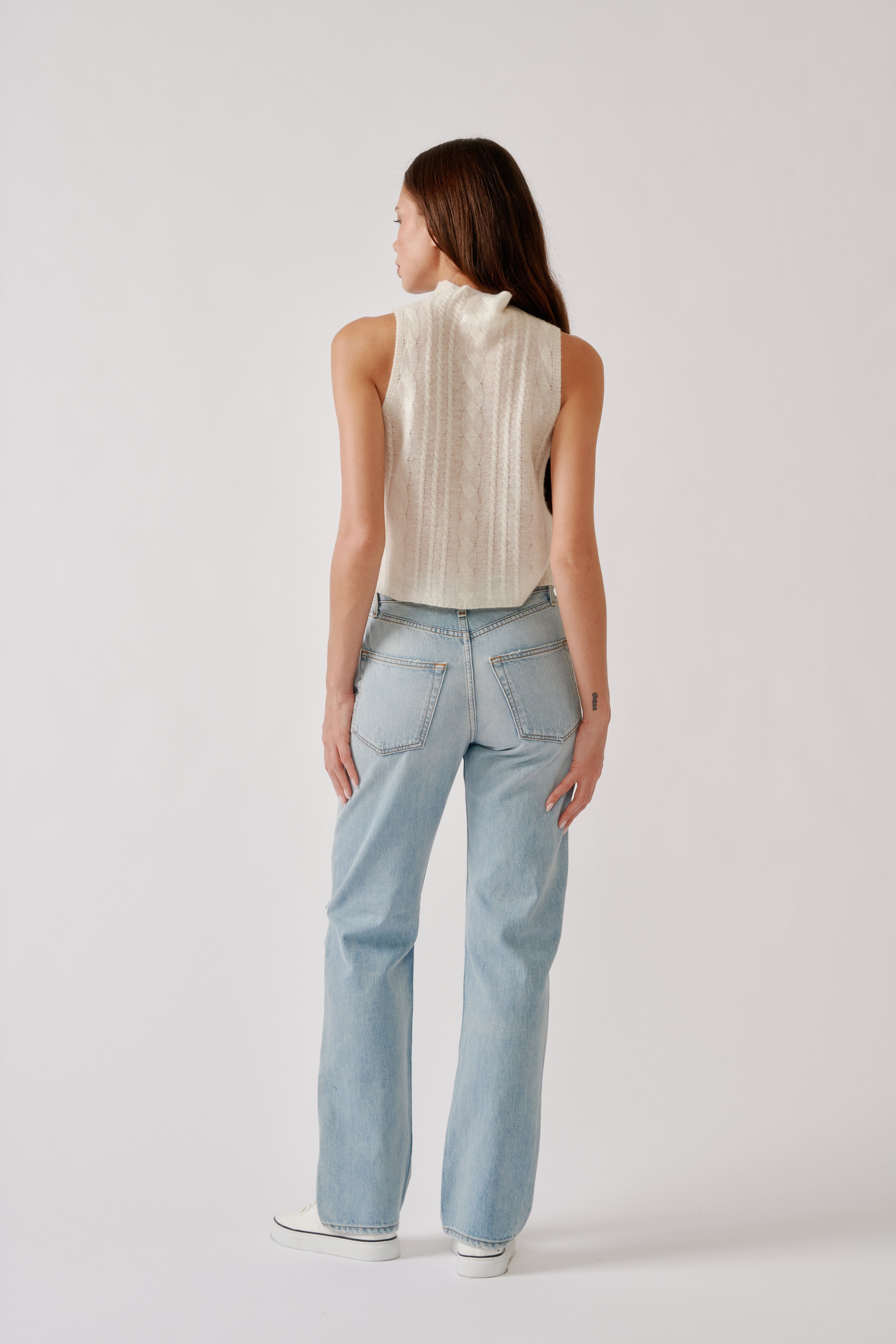 SALVIA SLEEVELESS LW CASHMERE CABLE TURTLENECK | GARDENIA