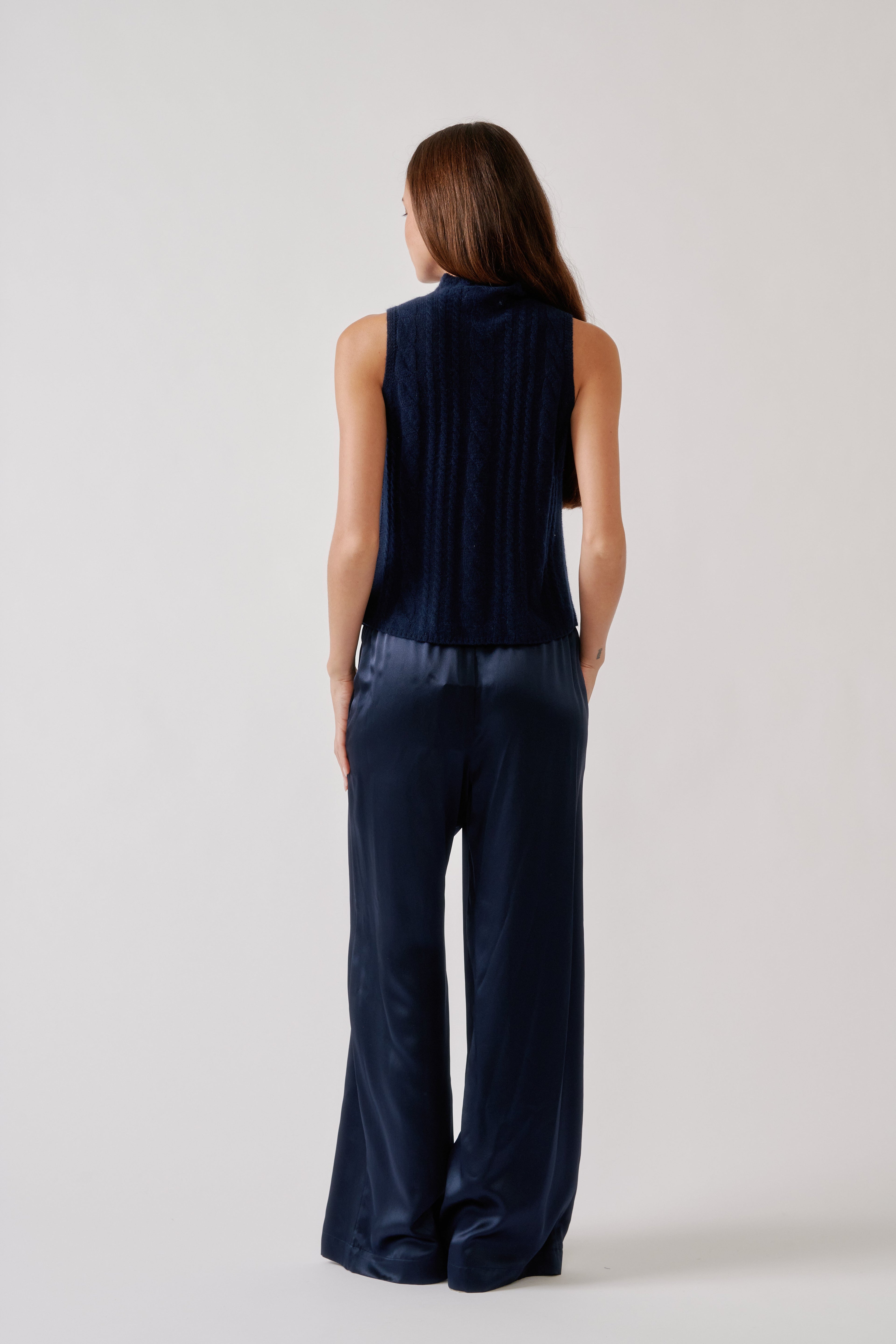 SALVIA SLEEVELESS LW CASHMERE CABLE TURTLENECK | MIDNIGHT NAVY