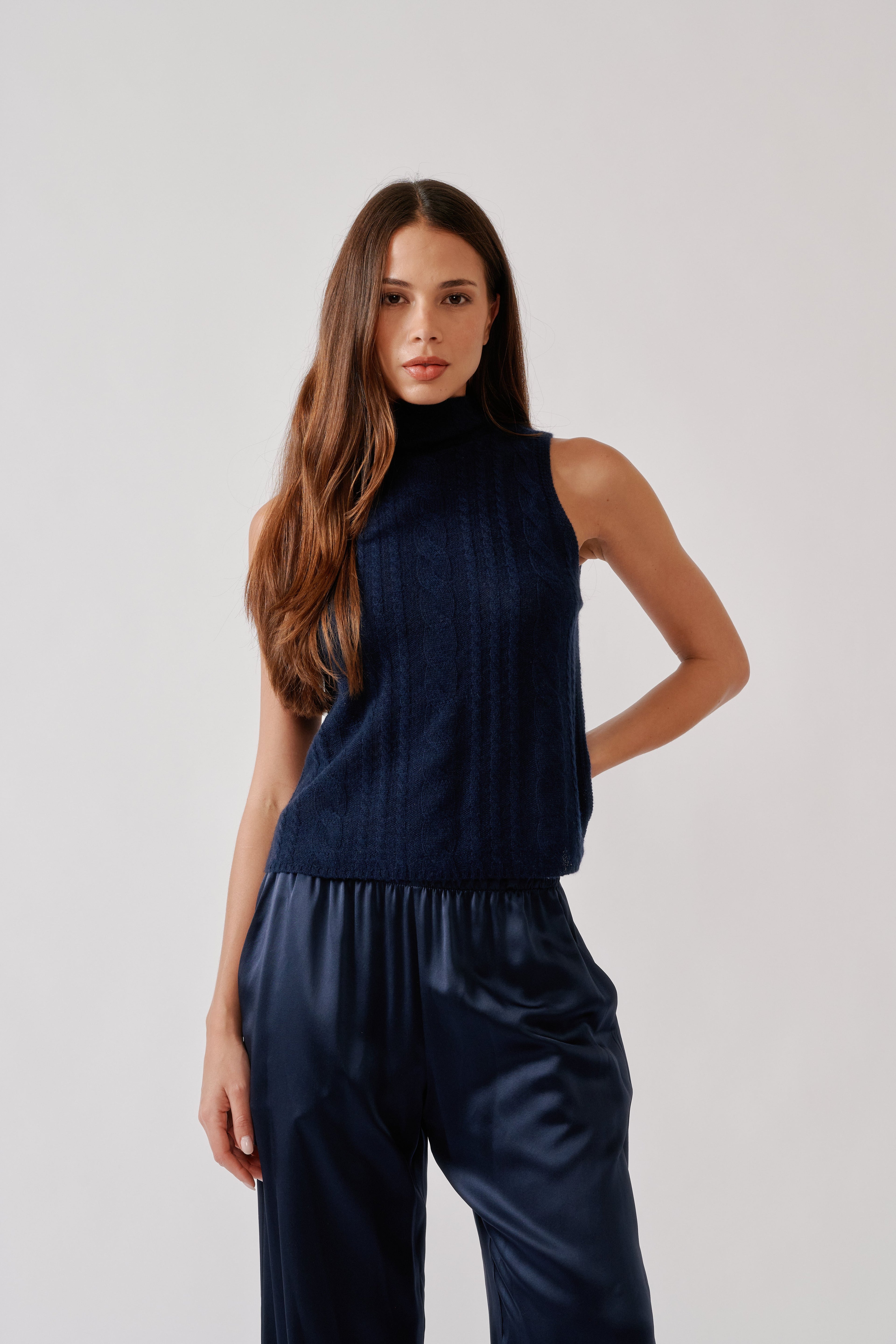 SALVIA SLEEVELESS LW CASHMERE CABLE TURTLENECK | MIDNIGHT NAVY